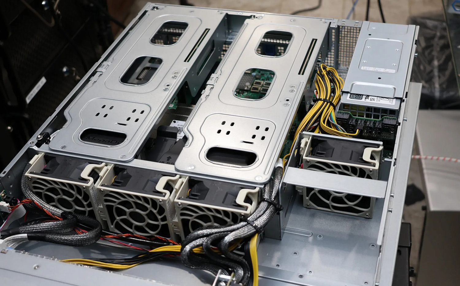 Обзор Supermicro ARS-211M-NR: сервер на базе AmpereOne с материнской платой R13SPD